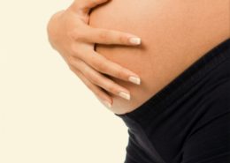 las mujeres que no toman medidas preventivas durante la gestación padecen estrias