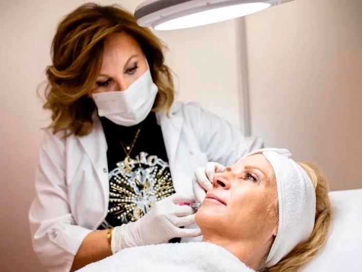 “Toxina Botulinica y sus Aplicaciones en Medicina Estética “